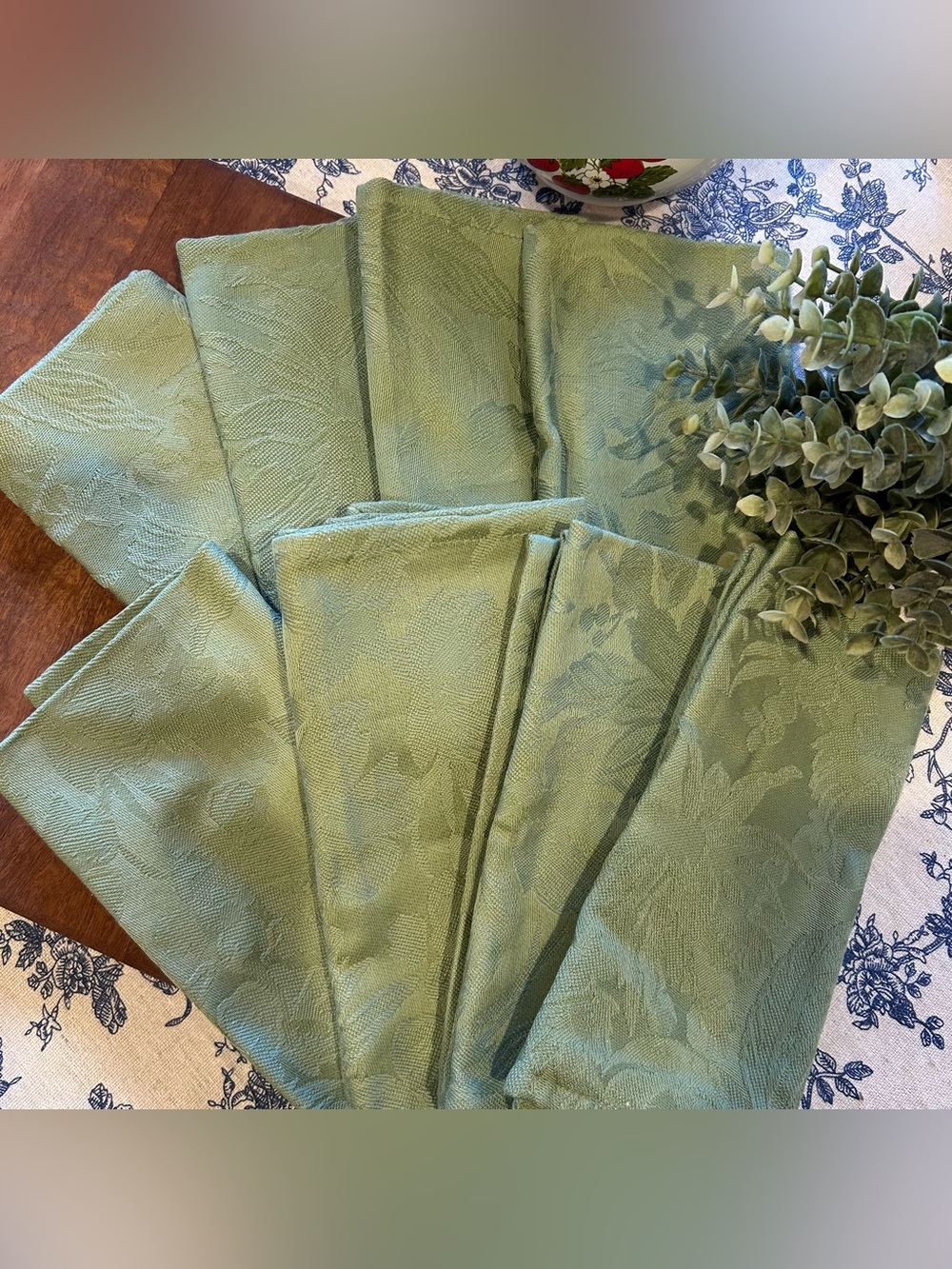 Set of 8 Jacquard Damask Fabric Napkins